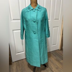 Dunhill Fashions of Hong Kong women’s Trench Coat. Size 8